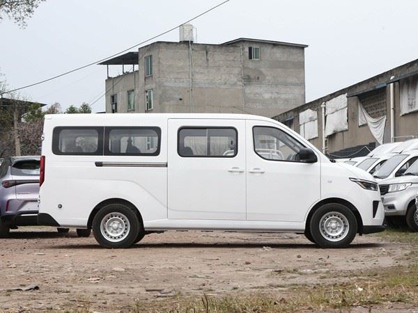 2026 Model Wuling Yangguang 14Seats Pure Electric Van suppliers