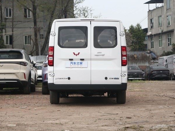 2026 Model Wuling Yangguang 14Seats Pure Electric Van price