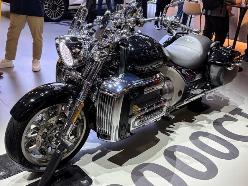 flat-8-motorcycle-1-jpg-6960084c70b06