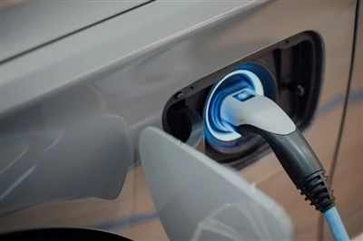 Electric Cars During An Energy And Gasoline Crisis: Green Technologies in Ven...