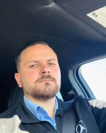 mercedes-salesman-goes-full-electric mercedes-salesman-goes-full-electric