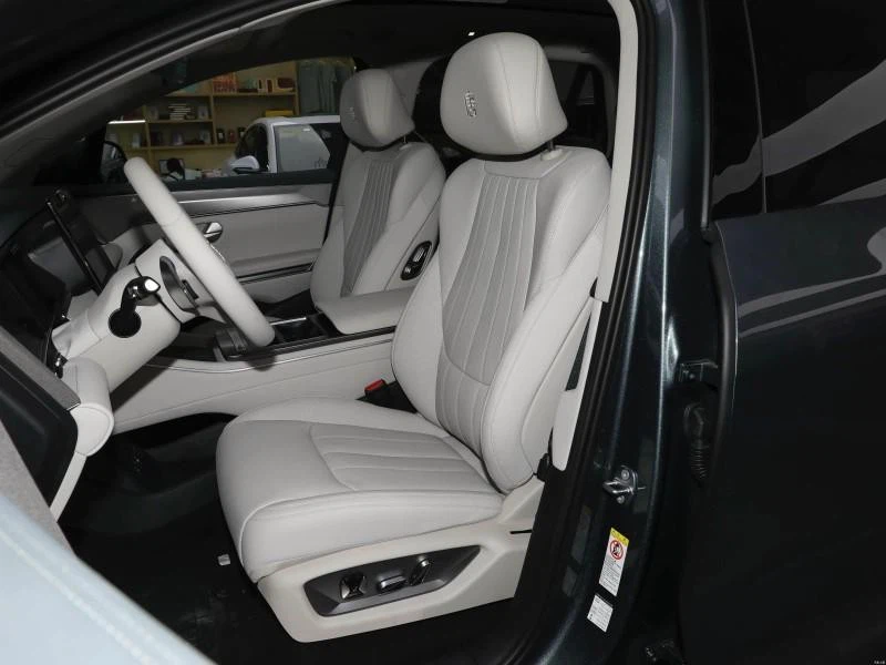 2025 Tang L 7 Seats Pure electric vehicle interior 2 2025 Tang L 7 Seats Pure electric vehicle interior 2